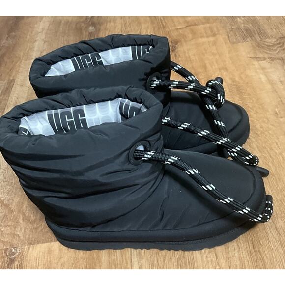 UGG BLACK CLASSIC MAXI SHORT WINTER SNOW BOOTS, KIDS- SIZE 4 - Picture 6 of 9